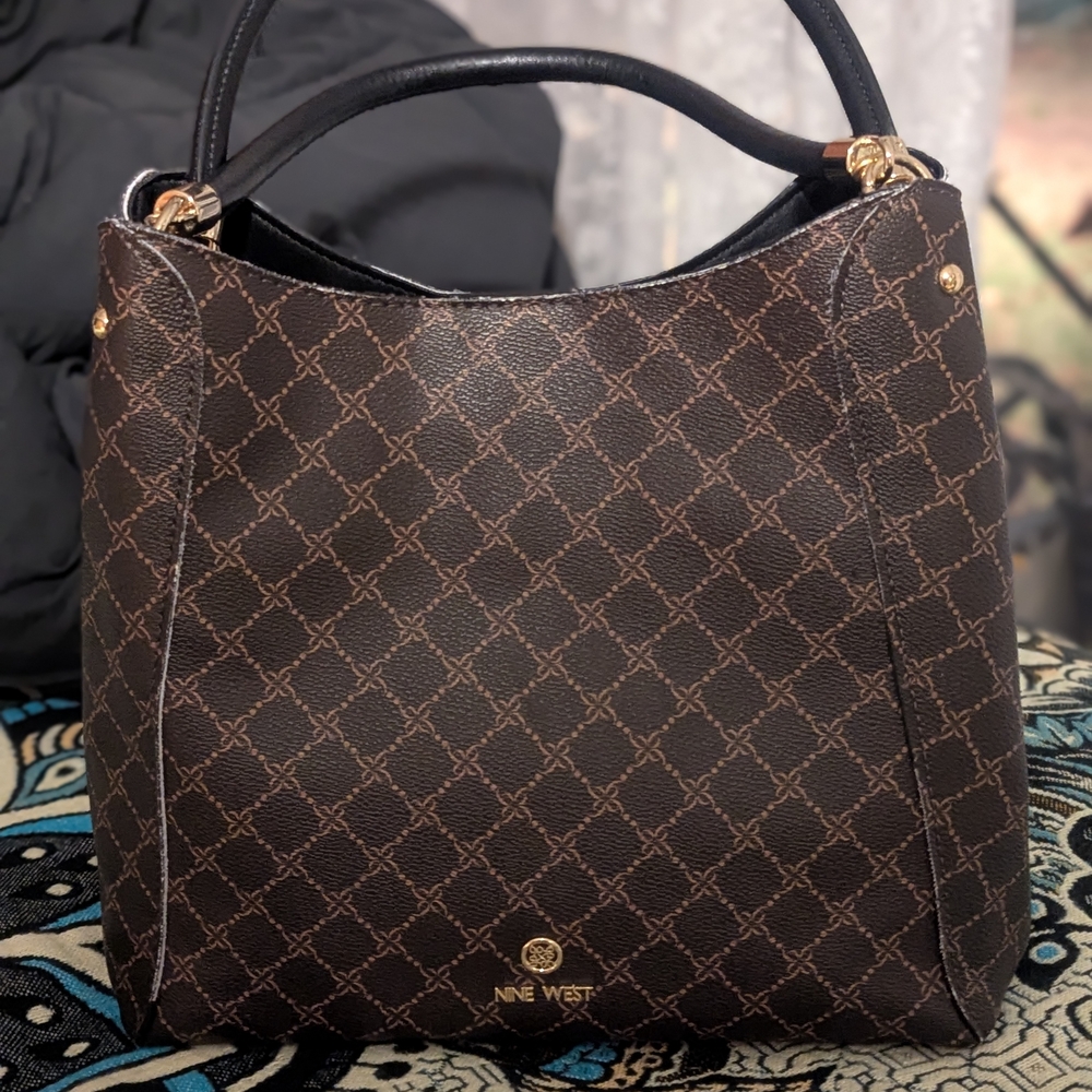Nine West Etta Jet Set Carryall Bag🤎